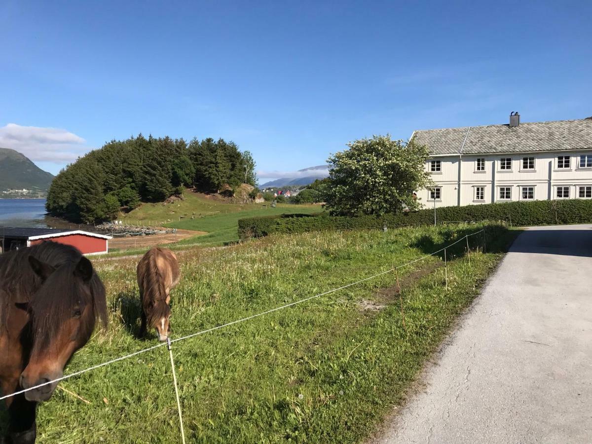 Ola Bua Near The Atlantic Road Lyngstad Exterior foto